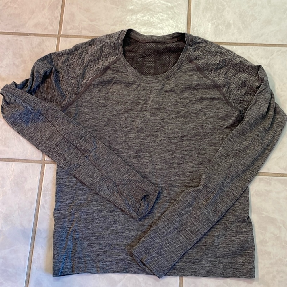 LULULEMON SWIFTLY - size 8